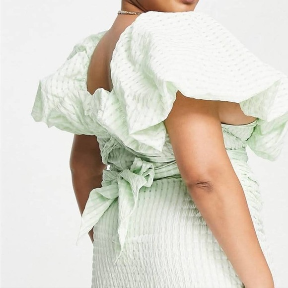 ASOS LUXE Curve Bubble Bardot Wrap Mini Dress in Green Gingham - Picture 3 of 10